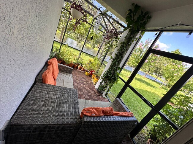 Building Photo - Lease this 3BR End-Unit Townhome in Gated Community with Water View!