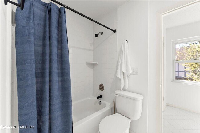 Building Photo - 8140 Sutton Pl N