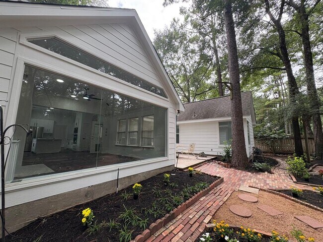 Building Photo - 93 N Acacia Park Cir