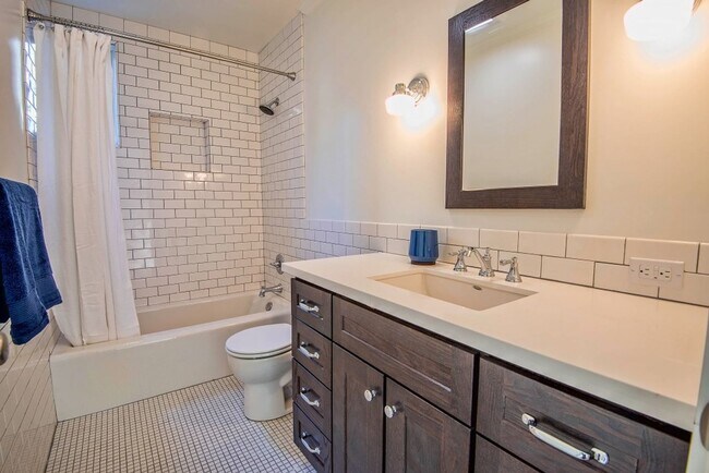 Building Photo - 1012-1014 Manzanita St