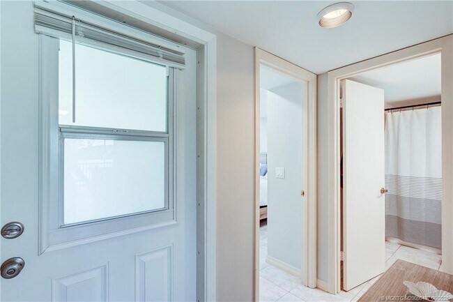 Building Photo - 5539 NE Gulfstream Way