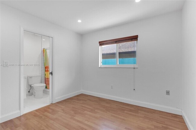 Building Photo - 11728 SW 97th St