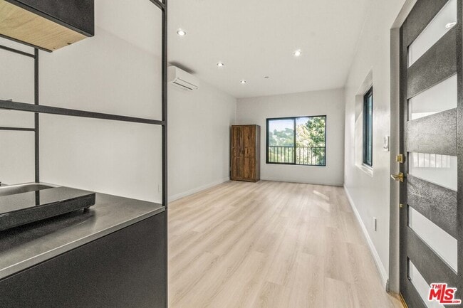 Building Photo - 2315 Loma Vista Pl