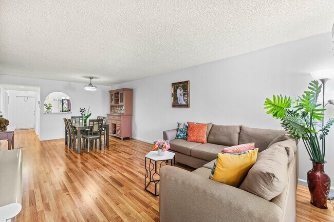 Building Photo - 10110 Cedar Point Blvd