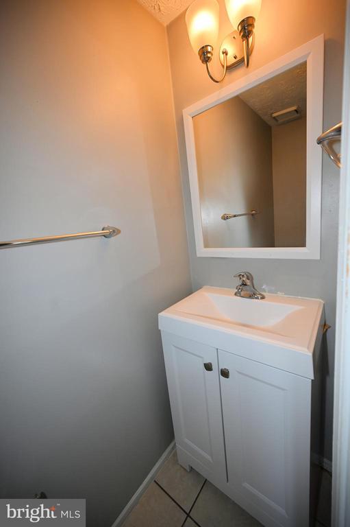 Building Photo - 2103 Tanglewood Dr