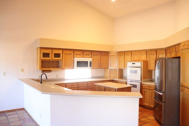 Building Photo - Golf Course Location