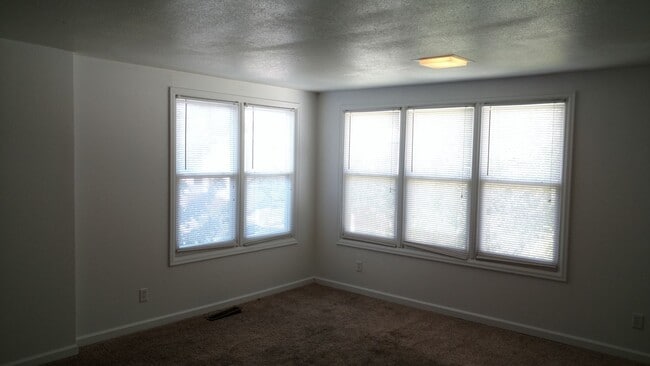 Building Photo - Apartment next to Bill Snyder Family Stadi...