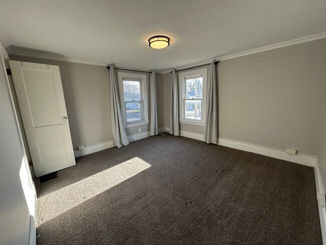 Building Photo - Stunning, Fully Updated 4 Bedroom, 2 Bath Home with Classic Charm!