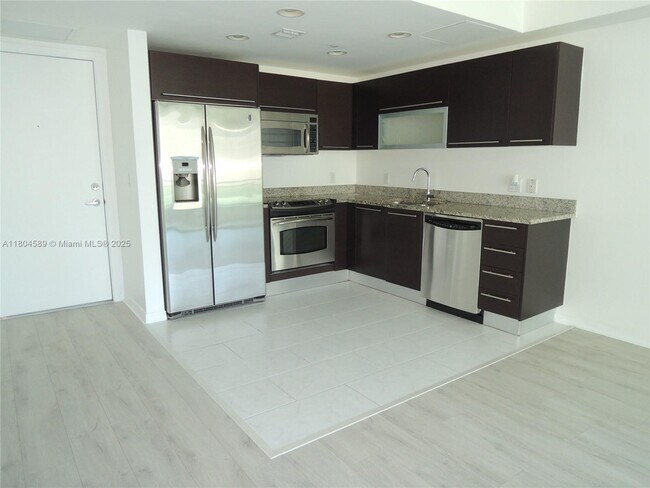 Building Photo - 951 Brickell Ave