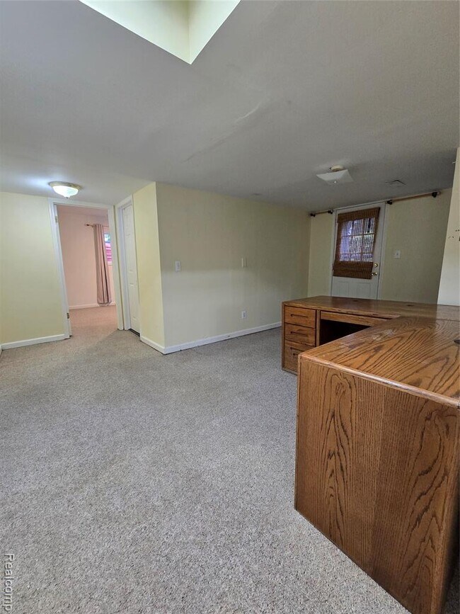 Building Photo - 2310 Cumberland Dr