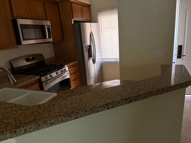 Building Photo - 345 Kellogg Way