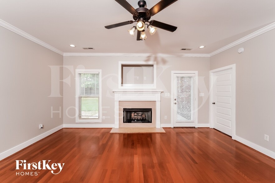 Building Photo - 15 Field Ln