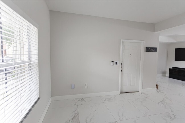 Building Photo - 14387 SW 9th Ct
