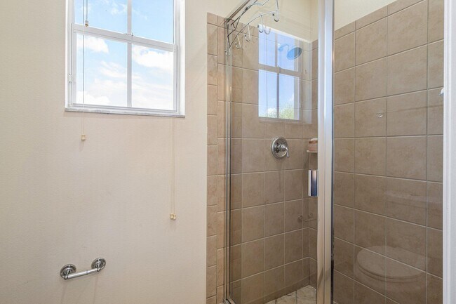 Building Photo - 3381 Lago De Talavera