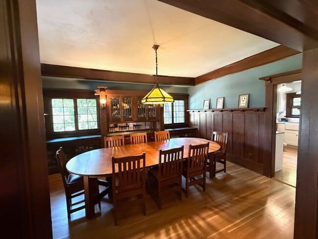 Building Photo - Furnished Craftsman Home - Pool, Entertain...