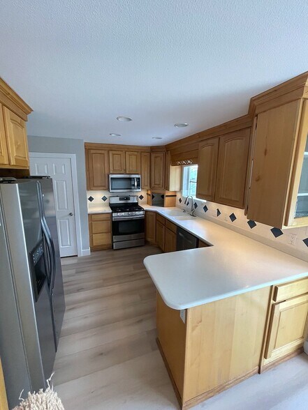 Building Photo - 1097 Grove Creek Dr