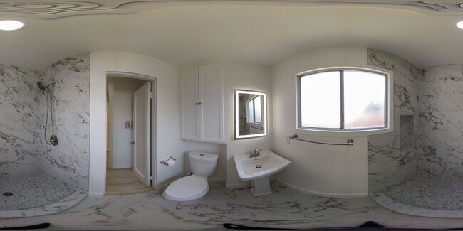 Building Photo - Beautifully Remodeled Detached 2 Bed 1 Bath Home with yard and pet friendly!