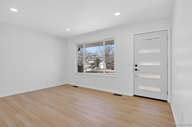 Building Photo - 4171 Mapleleaf Rd