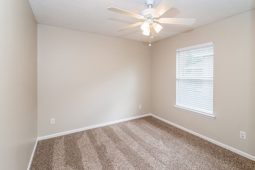 Building Photo - 2917 Thorncrest Dr