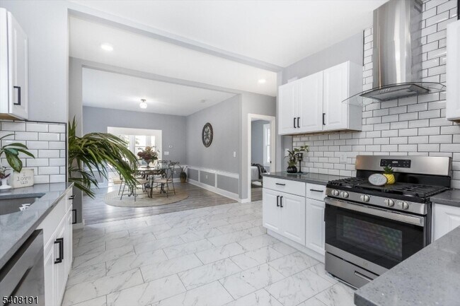 Building Photo - 440 N Grove St