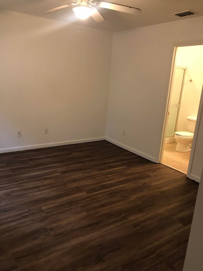 Building Photo - 2471 Wren Hollow Dr
