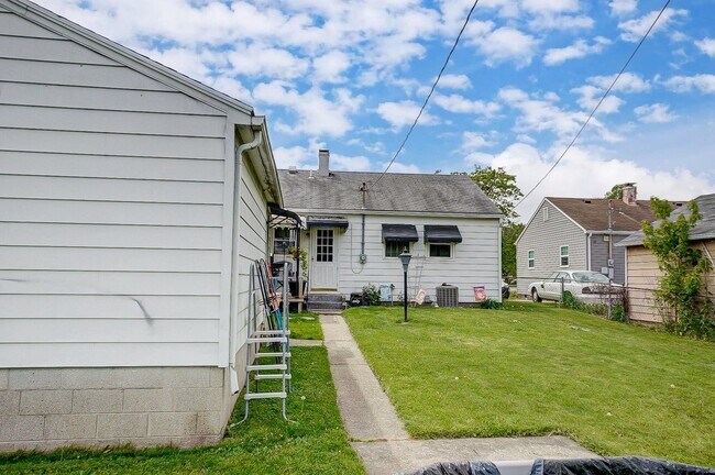 Building Photo - 644 Eastmoor Dr