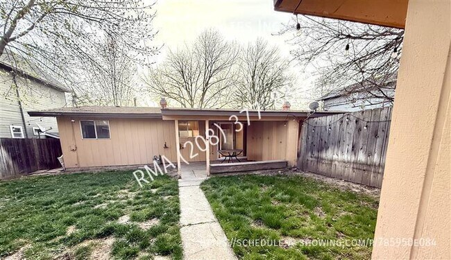 Building Photo - 1617 S Michigan Ave