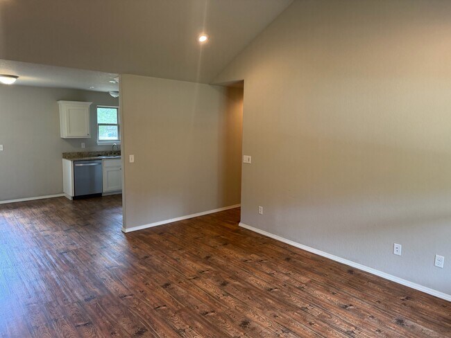 Building Photo - 170 Western Heights Cir