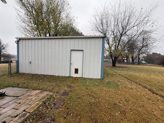 Building Photo - 1940 Ives Way Ln