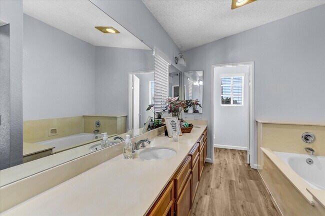 Building Photo - 625 Forester Ln