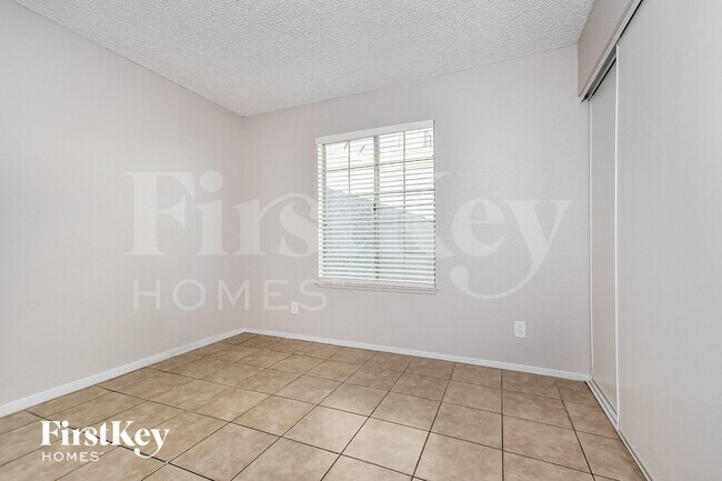 Building Photo - 2359 Los Feliz St