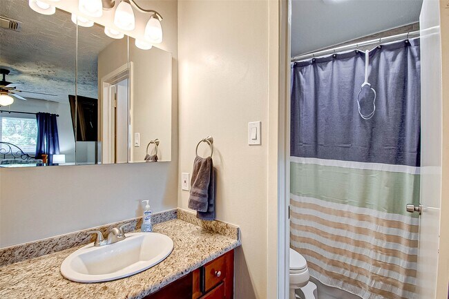 Building Photo - 7211 Skylight Ln