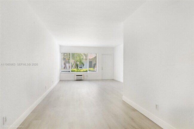 Building Photo - 1050 98th St