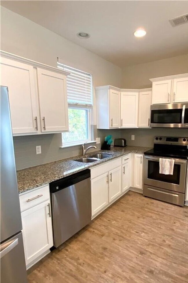 Building Photo - 233 Plumgrass Wy