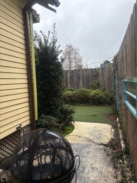 Building Photo - 4717 Laurel St