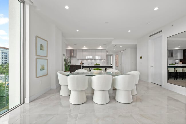 Building Photo - 475 E Royal Palm Rd