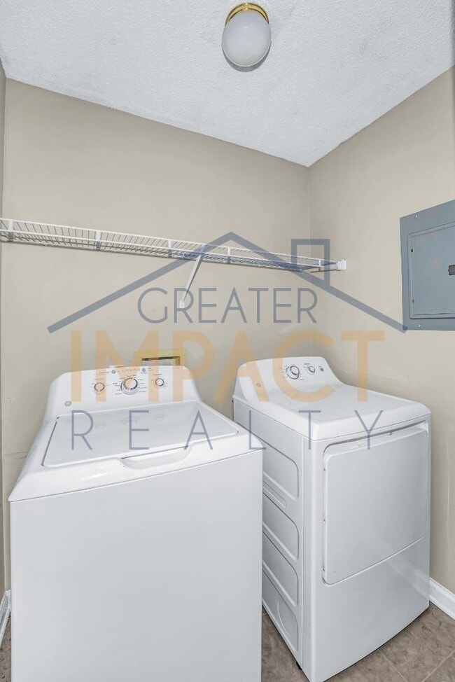 Building Photo - 1045 Blinken St