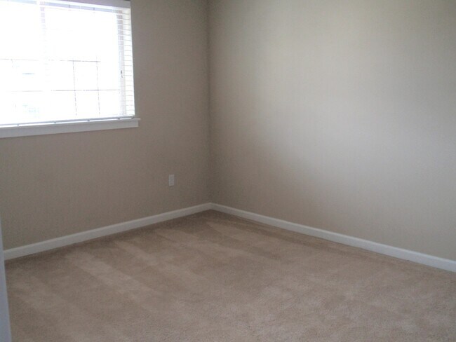 Building Photo - Two Story Home in the Riverstone Community