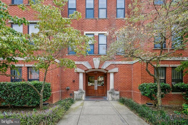 Building Photo - 649 C St SE