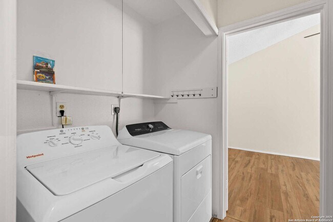 Building Photo - Nicely Updated 3-Bedroom in Northwest Cros...