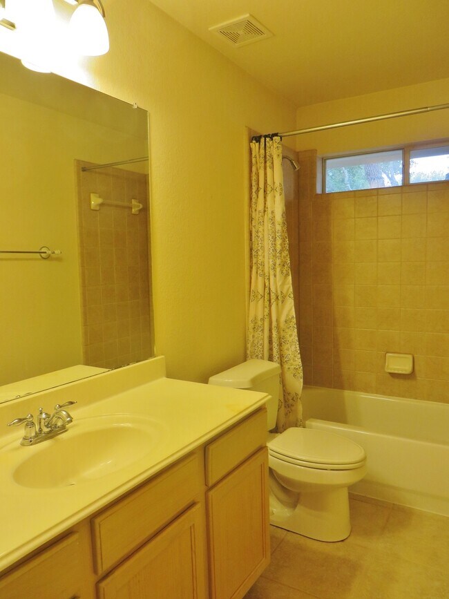 Building Photo - 117 Pecos Ct