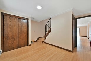 Building Photo - 27 Beech St