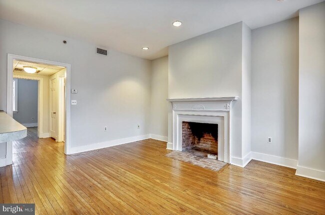Building Photo - 3039 M St NW