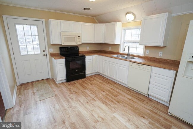 Building Photo - 308 Cherry Way