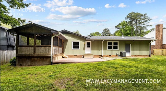 Building Photo - 916 Medlin Dr