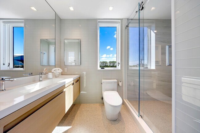 Building Photo - 345 Dune Rd