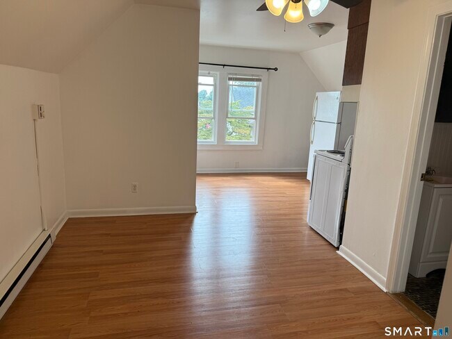 Building Photo - 119 Rocton Ave