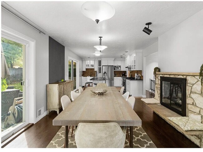 Building Photo - Olympus Cove Home Tucked In to the Benches! Near Park, Schools, Hiking and Skiing!