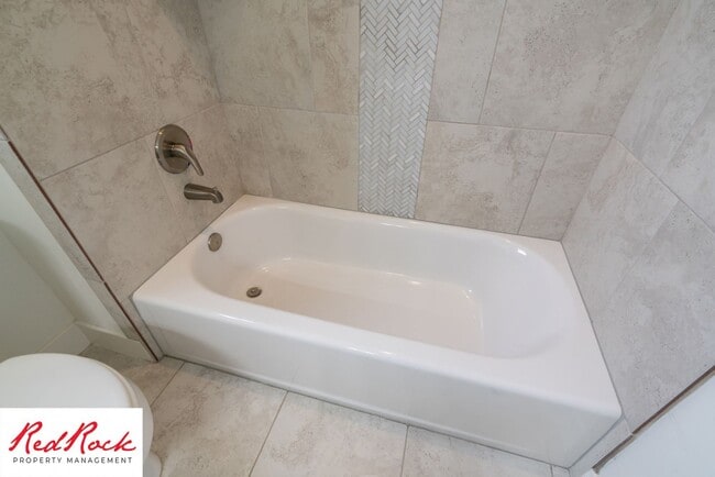 Building Photo - Pet Friendly 4 Bedroom Little Valley Home ...