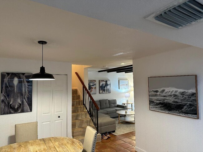 Building Photo - 1608 Shaker Cir